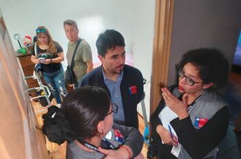 “Yo lo vi, el cuidador le pegó en el ojo”: adulto mayor cuenta violento caso del maltrato en residencia que será clausurada