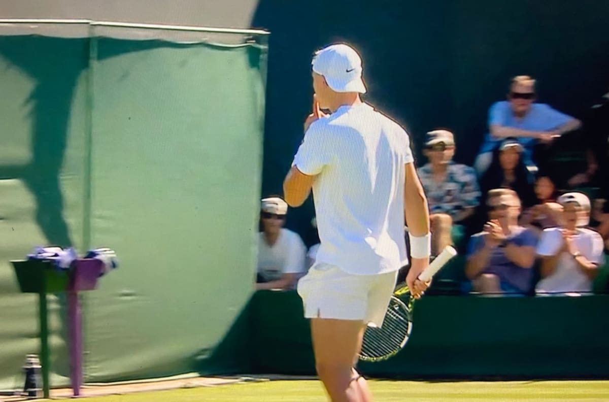 El desafiante gesto de Rune que provocó al público chileno que apoyaba a Jarry en Wimbledon