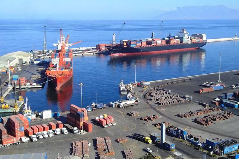 Pescadores artesanales dieron aviso del hallazgo del cuerpo flotando en el mar. Créditos: ATI Puerto (Referencial)