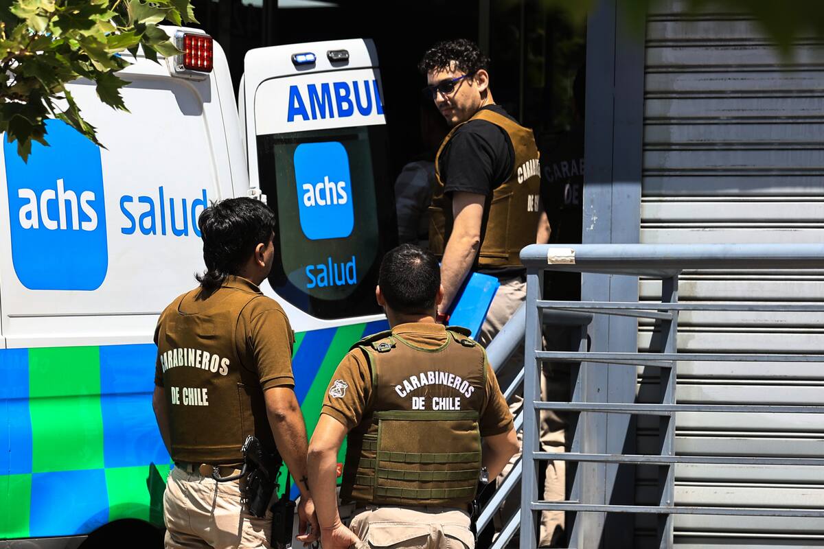Personal del GOPE de Carabineros ingresó a sucursal de AFP Provida. Créditos: ATON.
