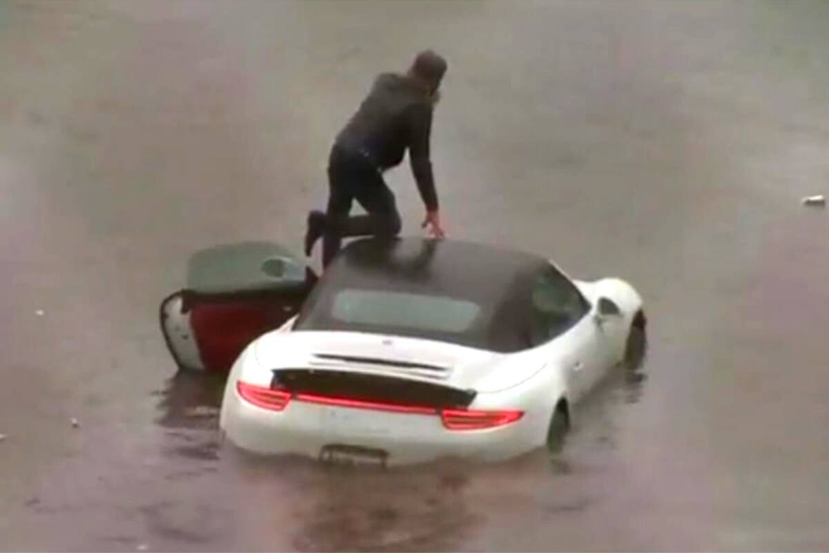 Inundaciones en California provocan serios estragos en las calles.
Crédito: Captura de video.