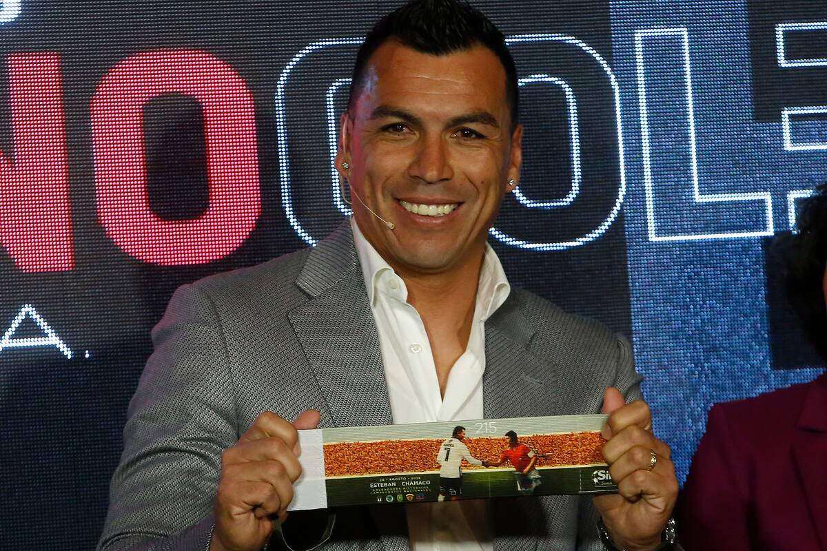 Santiago, 4 de septiembre de 2019
Homenaje a Esteban Paredes por el recodo de goles en el campeonato nacional.
Marcelo Hernandez/Photosport