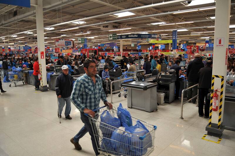 Revisa los horarios de los supermercados este domingo. Créditos: ATON