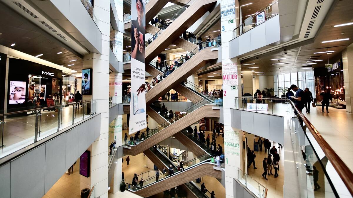 Revisa el horario de los principales centros comerciales en Chile durante el feriado de este 16 de julio