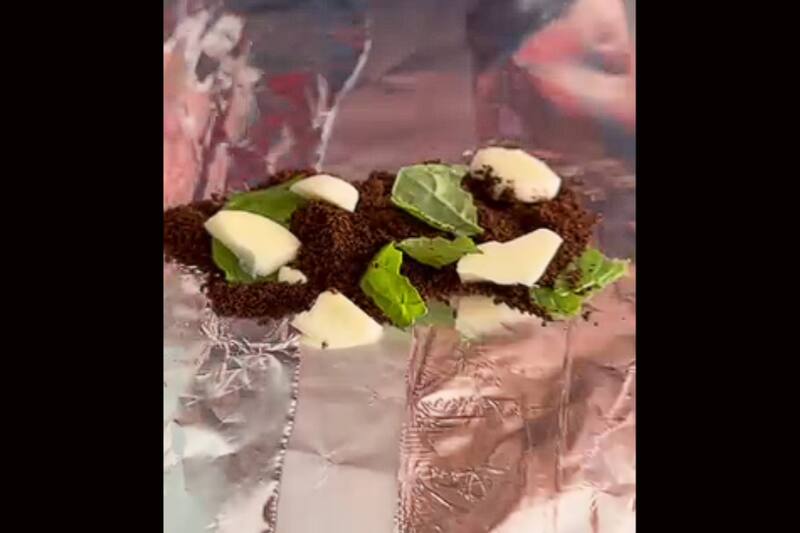 Así deberás poner en el aluminio los ingredientes.