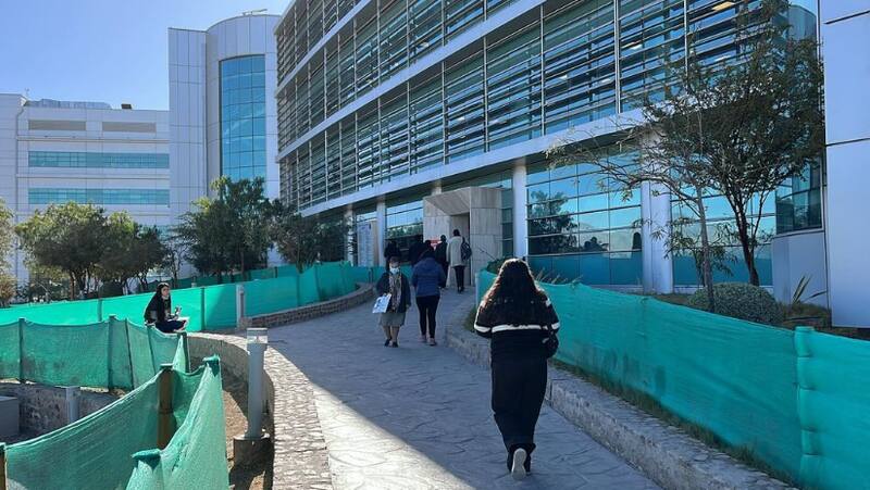 Una de las entradas del Hospital Dr. Carlos Cisternas. Créditos: @hospitalcalama