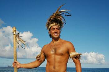 Hotuiti Teao se llena de críticas tras votar en contra del proyecto de ley que aumenta el sueldo mínimo