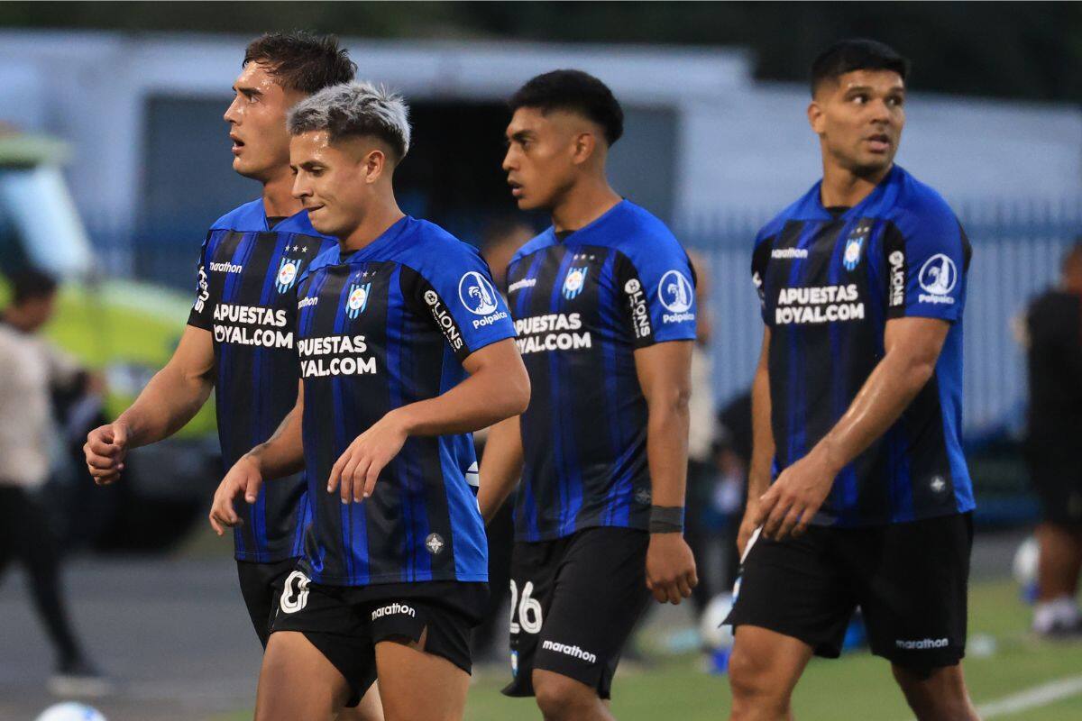Los del Biobío cayeron ante Carabobo y se despidieron de la Libertadores. Foto: Agencia Aton.