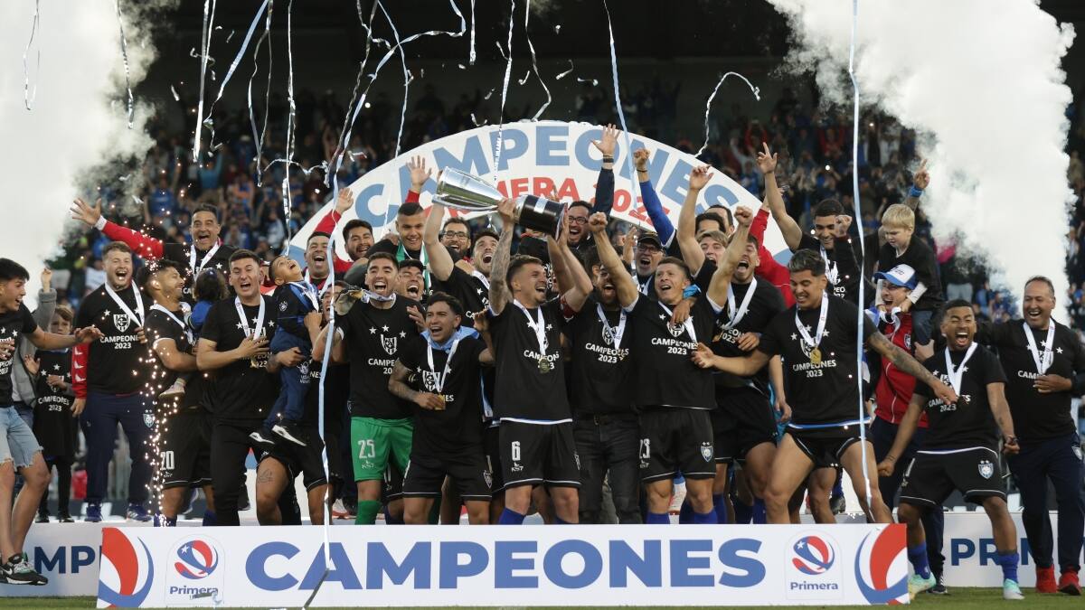 Lo marginaron, fue campeón del fútbol chileno sin jugar y ahora debe buscar equipo para el próximo año