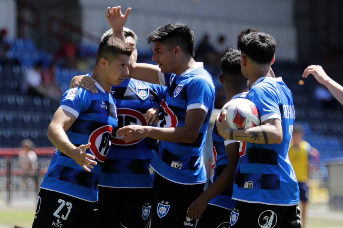 Huachipato va por el liderato de la Primera División.