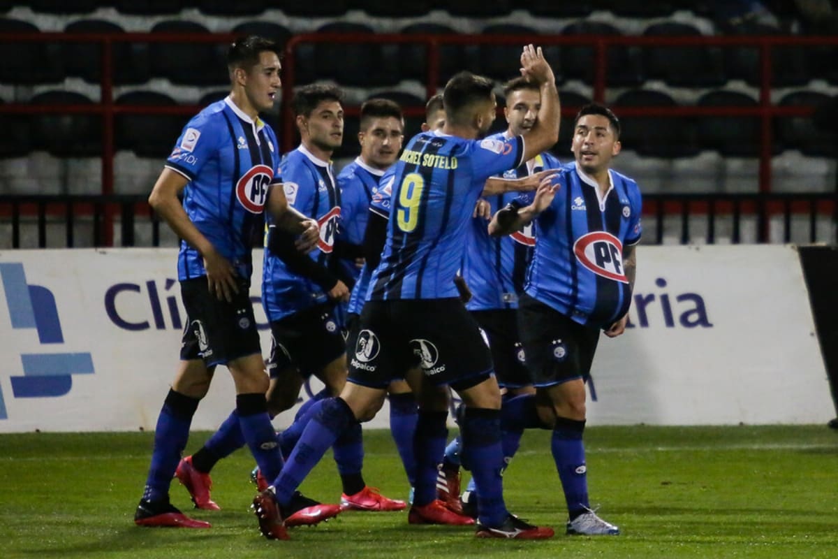 Huachipato deberá esperar a que su partido se reprograme. Foto: Agencia Aton.