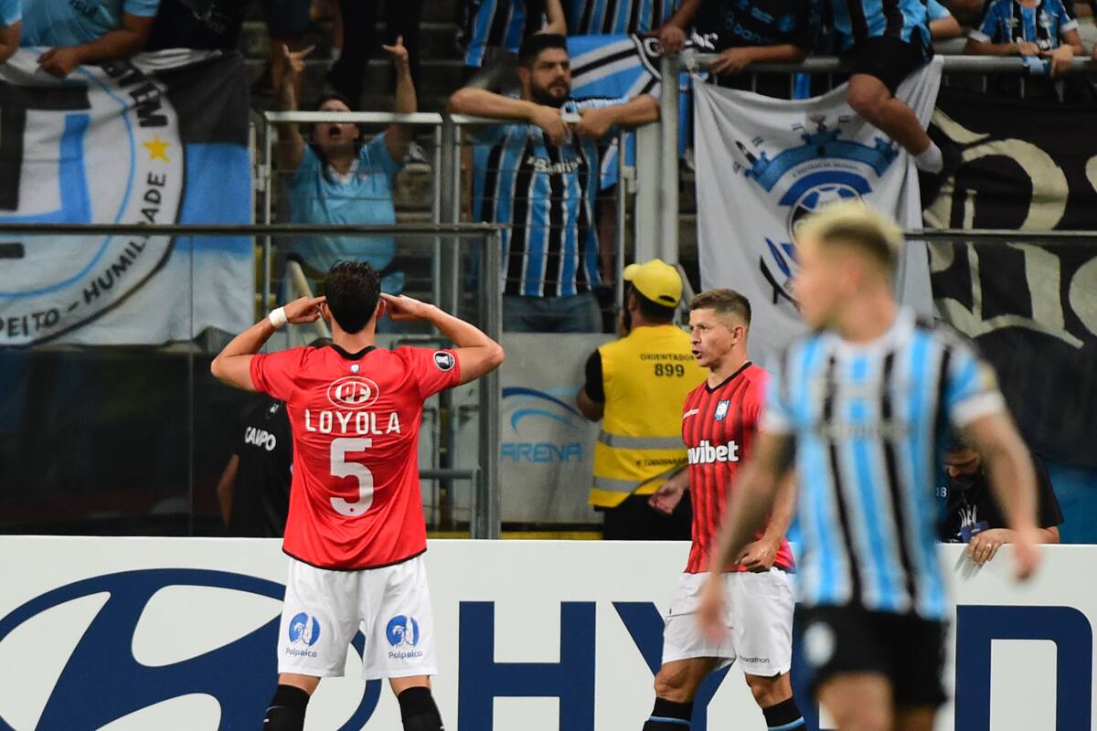 La prensa catalogó de verdugo al equipo sureño Foto: EFE