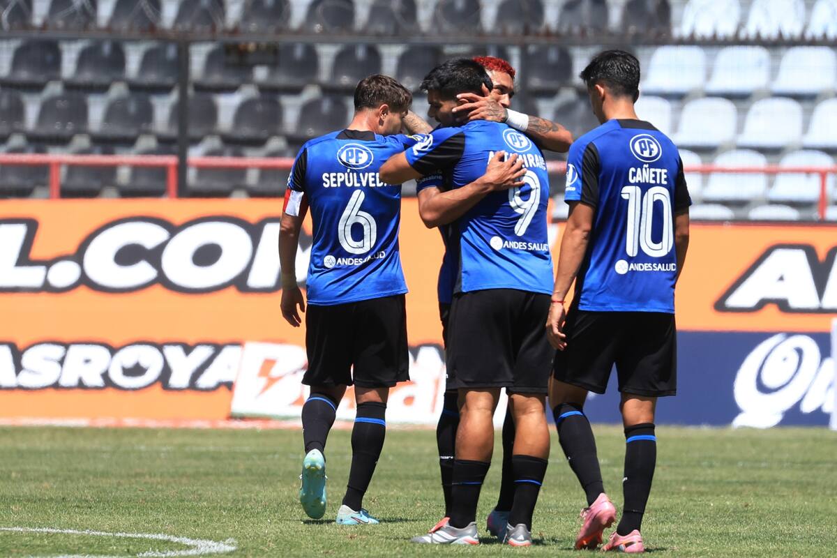 Huachipato en su victoria por 2-1 ante Palestino. Foto: ATON