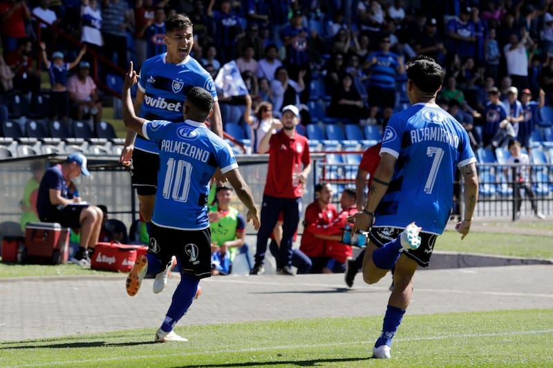 Huachipato puede quedar como líder en solitario si saca puntos en sus partidos pendientes. Foto: Agencia Aton.