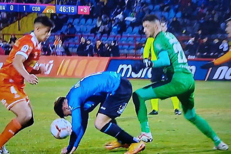 Mano no cobrada a Huachipato que terminó en penal en contra para Cobreloa.
