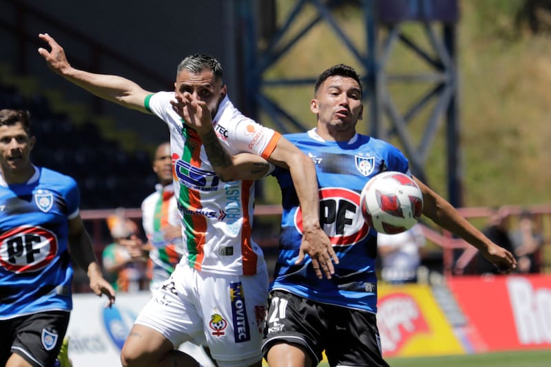 Legionarios y Acereros se enfrentaron en la segunda fecha del Campeonato Nacional, con triunfo para los del Biobío por 2-1. Foto: Agencia Aton.