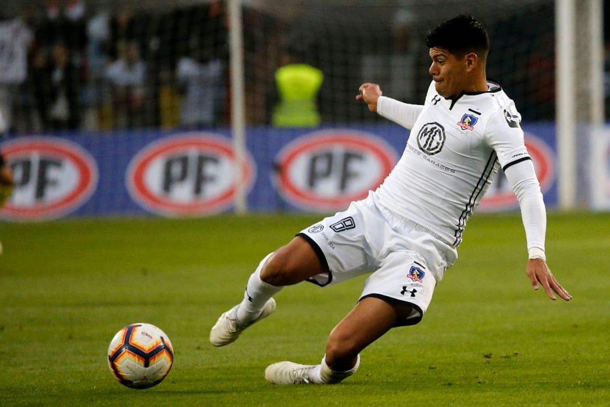 Futbol, Huachipato vs Colo Colo
Novena fecha, campeonato Nacional 2019
El jugador de Colo Colo Esteban Pavez controla el balon durante el partido de primera division contra Huachipato disputado en el estadio Cap de Talcahuano, Chile.
20/04/2019
Andres Pina/Photosport
Football, Huachipato vs Colo Colo
9th date, 2019 Chilean National Championship
Colo Colo's player Esteban Pavez controls the ball during the first division match against Huachipato held at the Cap stadium in Talcahuano, Chile.
20/04/2019
Andres Pina/Photosport
