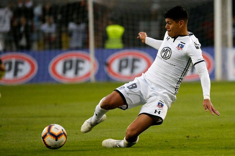 Futbol, Huachipato vs Colo Colo
Novena fecha, campeonato Nacional 2019
El jugador de Colo Colo Esteban Pavez controla el balon durante el partido de primera division contra Huachipato disputado en el estadio Cap de Talcahuano, Chile.
20/04/2019
Andres Pina/Photosport
Football, Huachipato vs Colo Colo
9th date, 2019 Chilean National Championship
Colo Colo's player Esteban Pavez controls the ball during the first division match against Huachipato held at the Cap stadium in Talcahuano, Chile.
20/04/2019
Andres Pina/Photosport