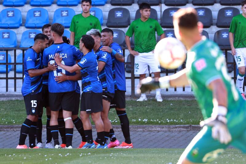 Los Acereros brillaron en su estreno en la Copa Chile .
