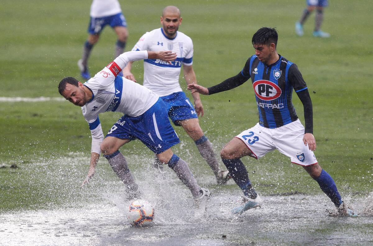 El deplorable estado de la cancha en que jugó Huachipato contra Católica