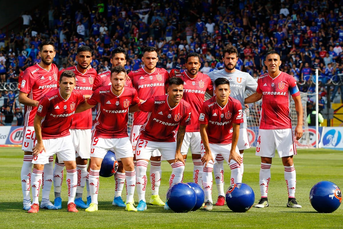 Futbol, Huachipato vs Universidad de Chile
Primera fecha, primera rueda, campeonato nacional 2020.
Los jugadores de Universidad de Chile posan para los fotografos antes del partido de primera division en el estadio Cap de Talcahuano, Chile.
26/01/2020
Ramon Monroy/Photosport
Football, Huachipato vs Universidad de Chile
First date, first round, 2020 National Championship
Universidad de Chile players pose for the photographers prior the first division match held at Cap stadium in Talcahuano, Chile.
26/01/2020
ERamon Monroy/Photosport