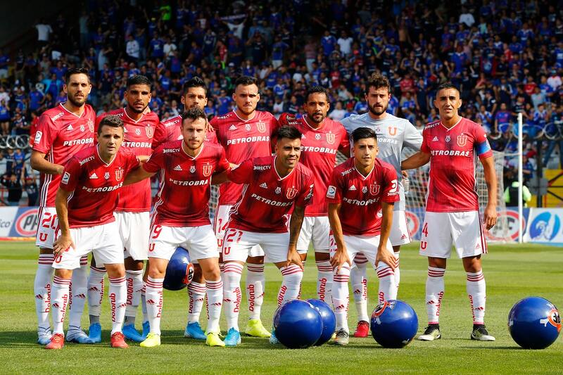 Futbol, Huachipato vs Universidad de Chile
Primera fecha, primera rueda, campeonato nacional 2020.
Los jugadores de Universidad de Chile posan para los fotografos antes del partido de primera division en el estadio Cap de Talcahuano, Chile.
26/01/2020
Ramon Monroy/Photosport
Football, Huachipato vs Universidad de Chile
First date, first round, 2020 National Championship
Universidad de Chile players pose for the photographers prior the first division match held at Cap stadium in Talcahuano, Chile.
26/01/2020
ERamon Monroy/Photosport