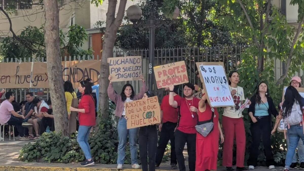 Exclusivo colegio de la RM está en huelga: docentes y funcionarios exigen mejoras en condiciones laborales