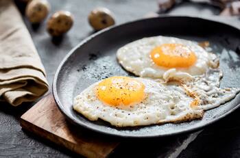 ¿Es saludable comer huevos fritos en la mañana? Este es el horario y la forma ideal de consumirlos
