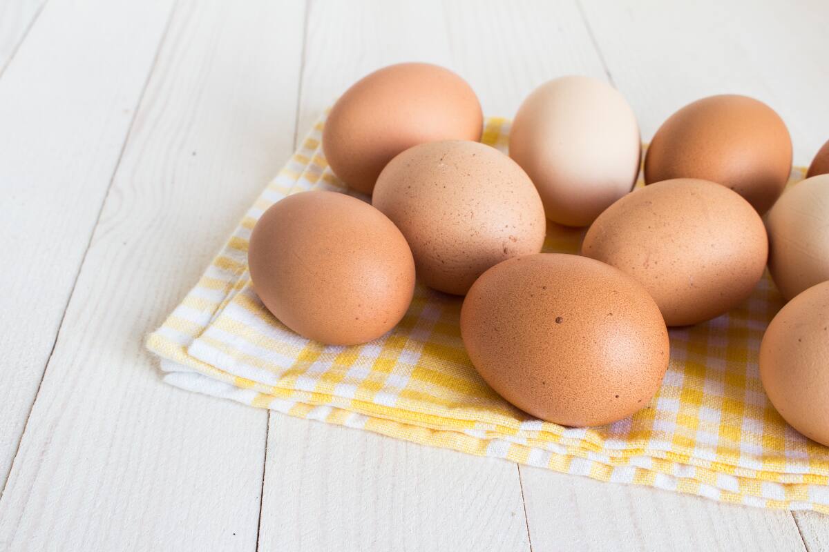 Este rico superalimento no solo es una excelente fuente de proteínas, sino que también ha disminuido su precio considerablemente en el último tiempo. Créditos: Freepik.