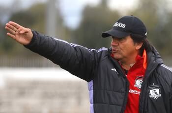 DT de Colo Colo sorprende en conferencia: “Hay que rescatar que no se perdió”