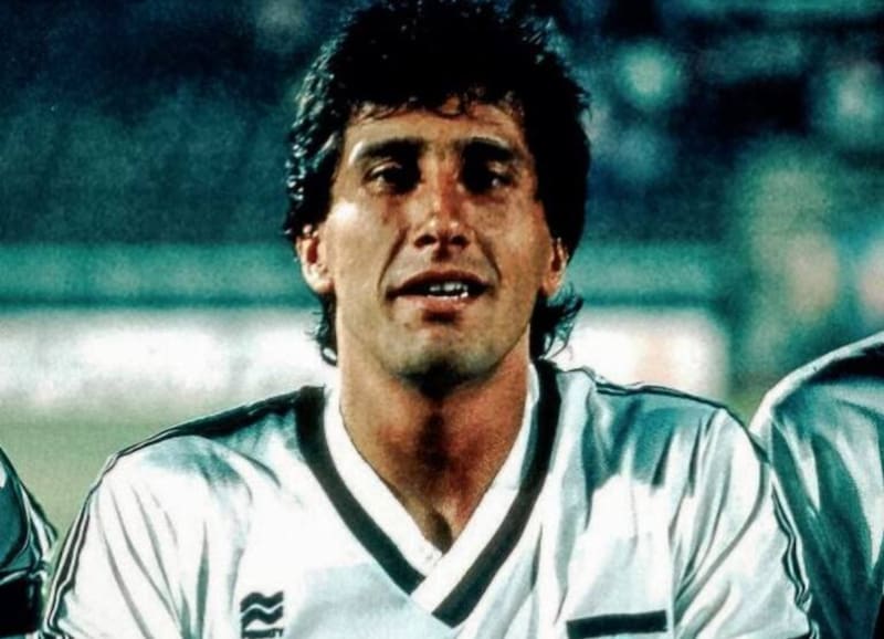 El padre de Eduardo, Matías y Diego.