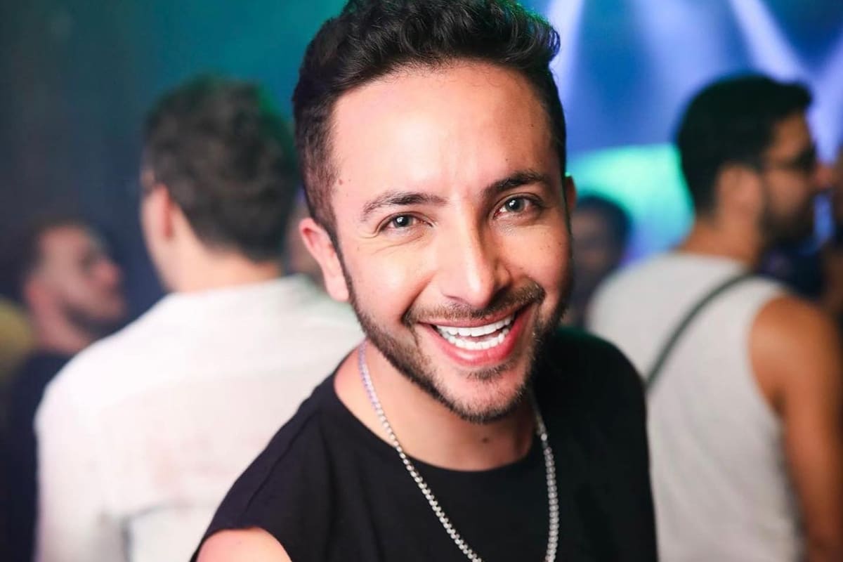 A través de sus redes sociales, el animador compartió una fotografía de su nuevo look.