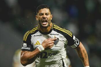 Casi le saca la cabeza a alguien: El golazo de Hulk a Palmeiras que da la vuelta al mundo