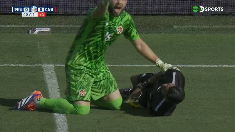 fue asistido por los jugadores, quienes clamaron por ayuda.