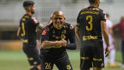 La emoción del nuevo DT de San Luis por dirigir a Chupete Suazo: “Es un ícono, tengo ansiedad”