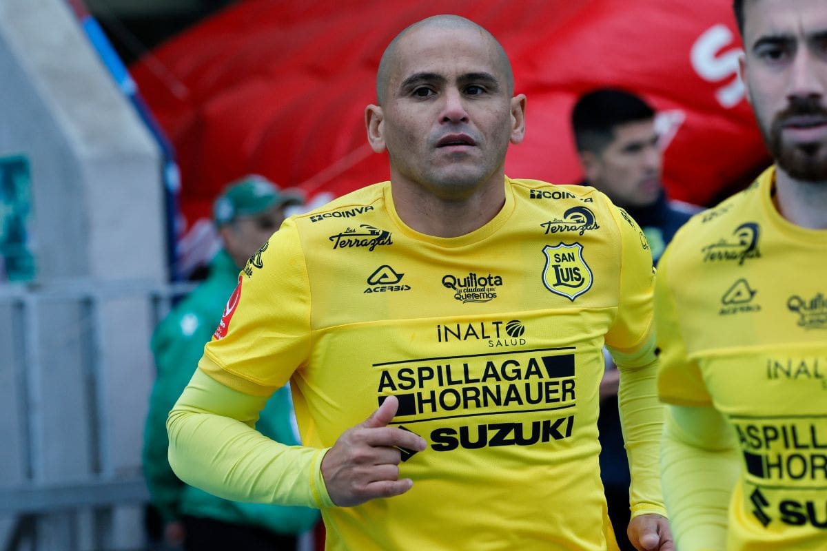 se retiraría del fútbol si es que la lesión que sufrió ayer es degravedad. Foto: Agencia Aton.