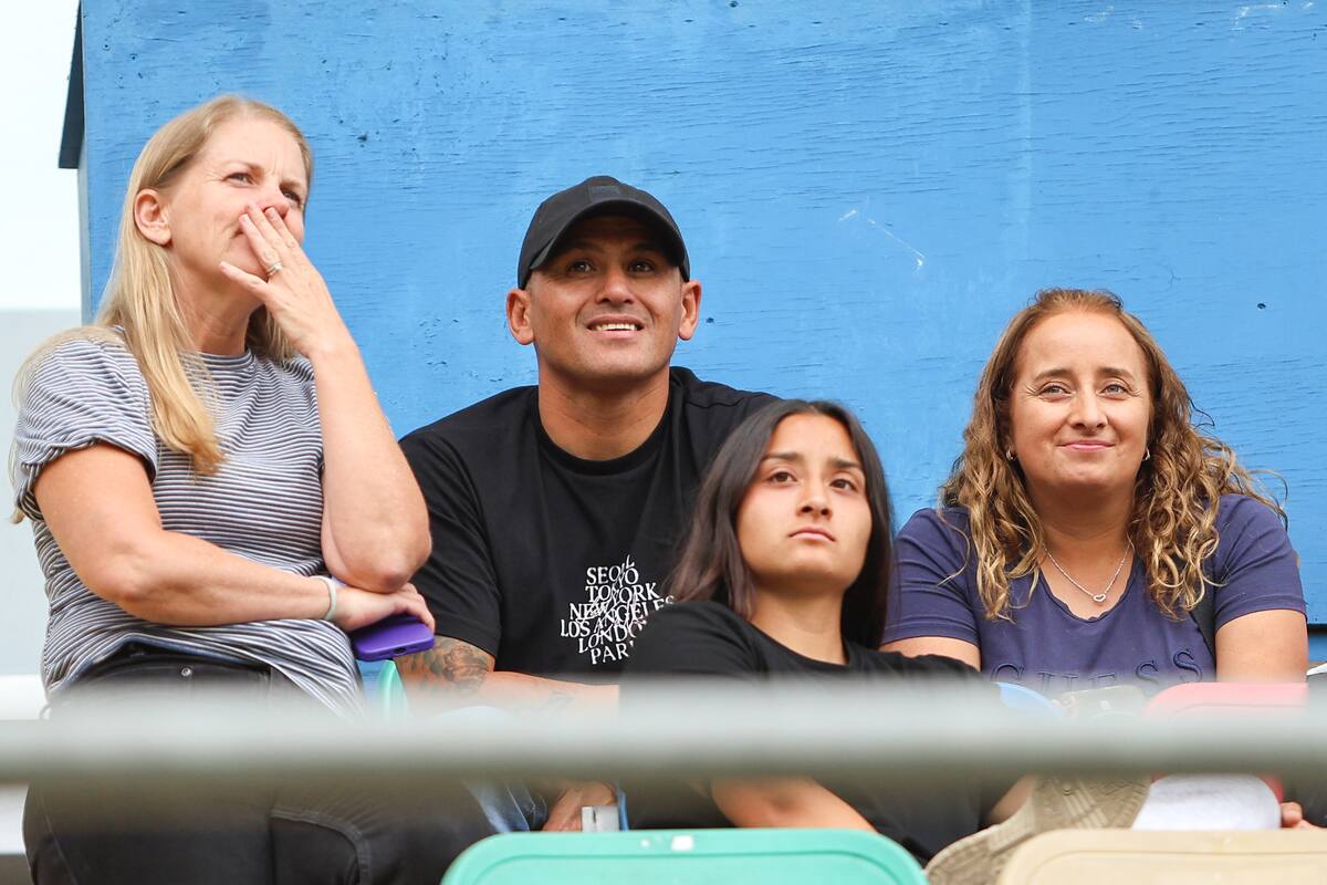 El Chupete no se quiso perder el partido entre Colo Colo y Universidad de Chile por el título del Campeonato Nacional Femenino. Foto: Felipe Escobedo.
