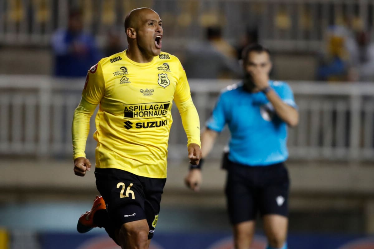 anotó triplete en triunfo de San Luis (Foto: Photosport)