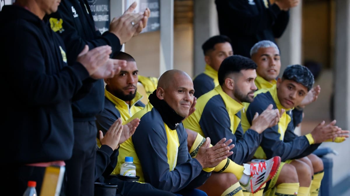 VIDEO | Se detuvo el partido: así fue el emotivo homenaje que recibió Humberto Suazo en Primera B