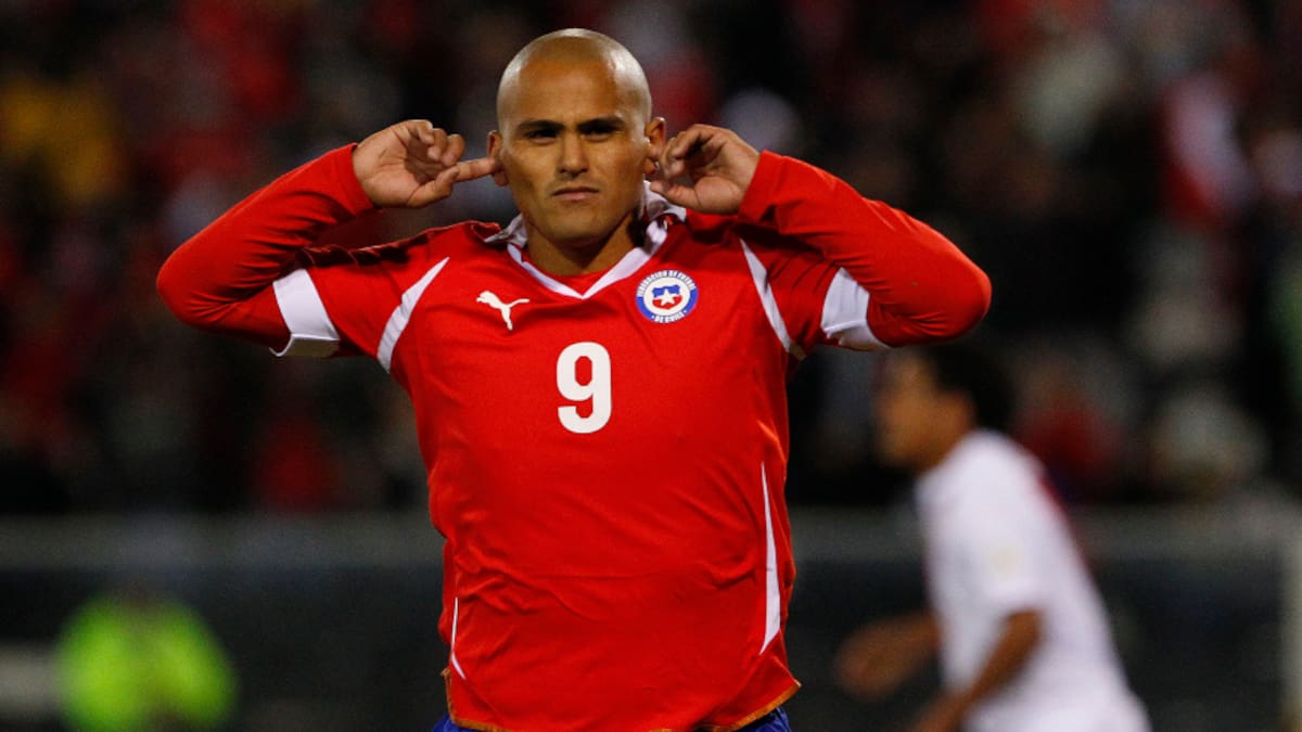 VIDEO | “El Chupete Suazo es, por lejos, el mejor centrodelantero de los últimos años en el fútbol chileno”