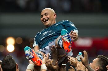 Humberto Suazo recibió notable elogio en México: “Chupete ha sido el mejor de la historia”