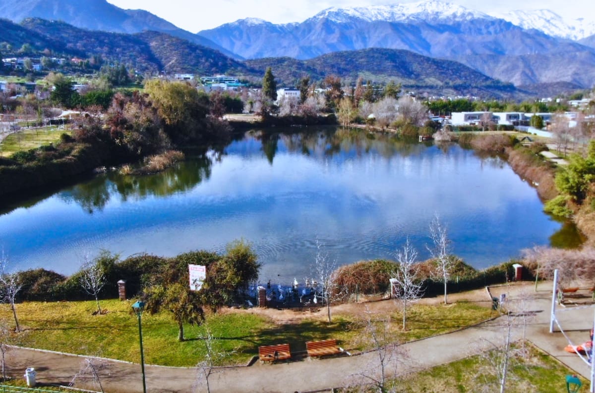 El humedal escondido en pleno sector oriente de Santiago que ofrece un refugio gratuito para el otoño