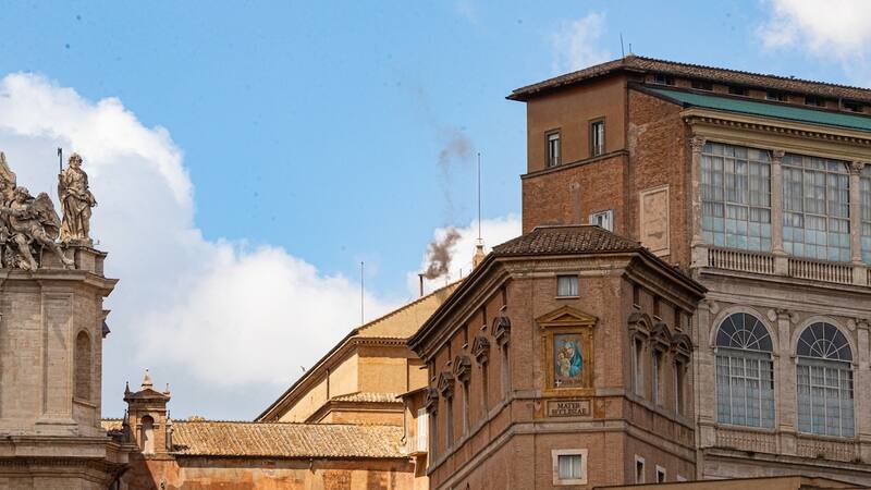 ¿Qué pasa con el Cónclave si vuelve a haber humo negro esta tarde?