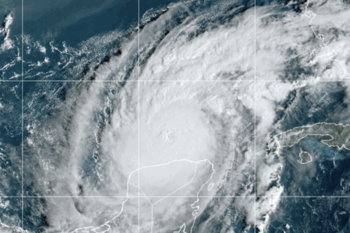 Autoridades solicitan la evacuación de la población de Florida.