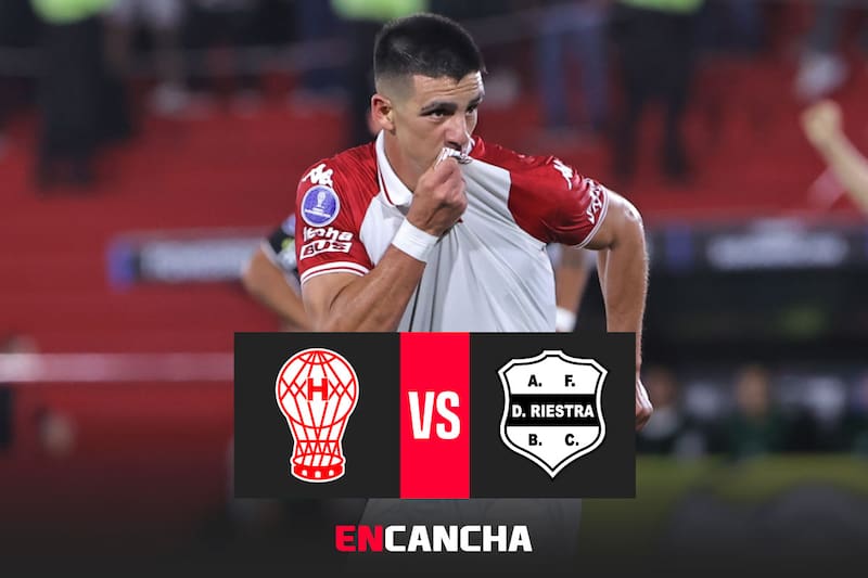 por los octavos de final de la Liga Argentina. Foto: EFE.