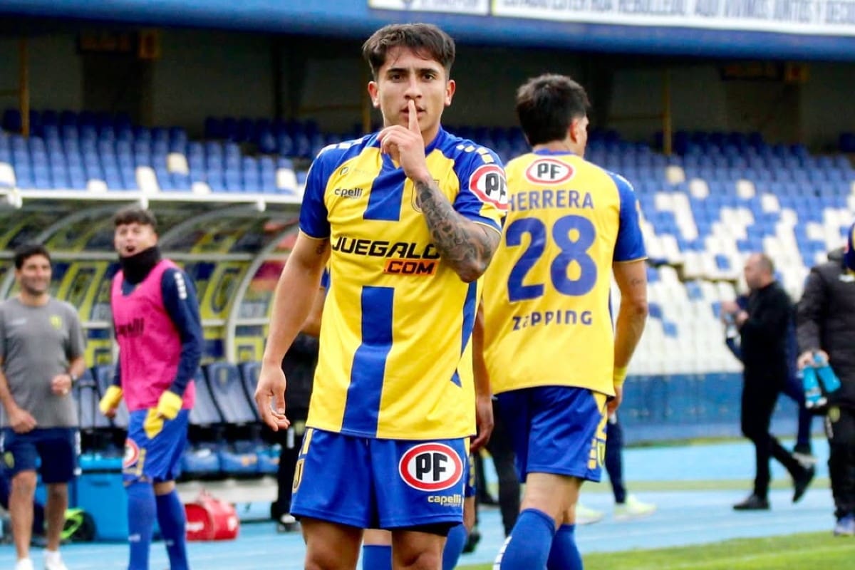 El delantero terminó su préstamo en Universidad de Concepción y volverá a Deportes Iquique. Foto: Instagram Fútbol Udec
