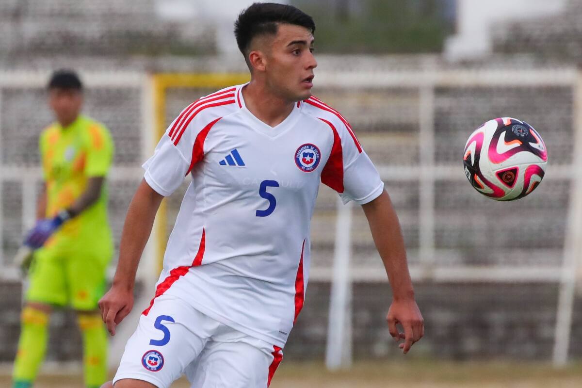 El defensa de Palestino está en el radar de Colo Colo. Foto: Aton.
