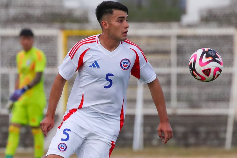 El defensa de Palestino está en el radar de Colo Colo. Foto: Aton.