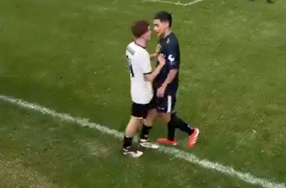 VIDEO | “Está colgado”: cortado de River Plate juega partido de barrio, se pone a pelear y vive enorme burla