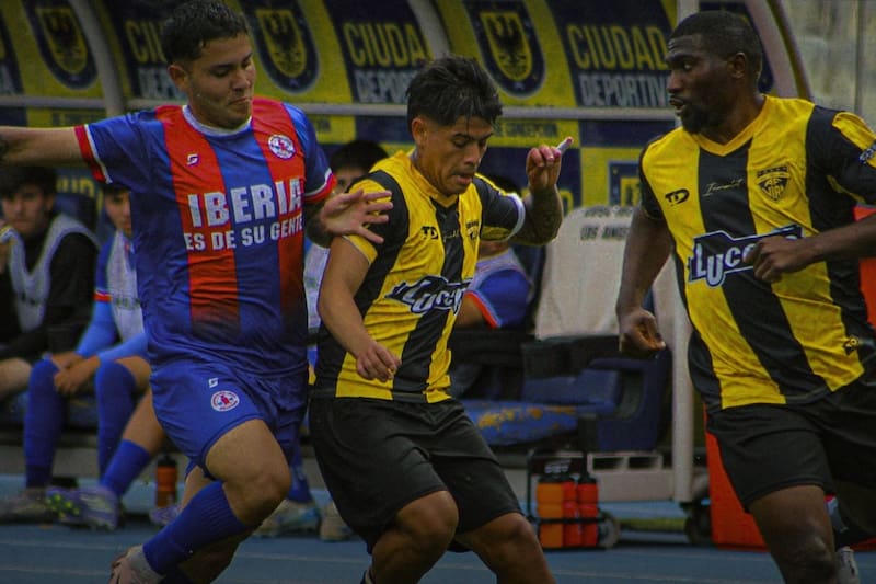 Ambos equipos pueden regresar al fútbol chileno. Foto: @fernandezvialcd